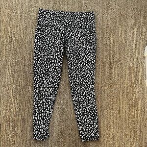 Women’s Athleta Leopard Print Capri Leggings